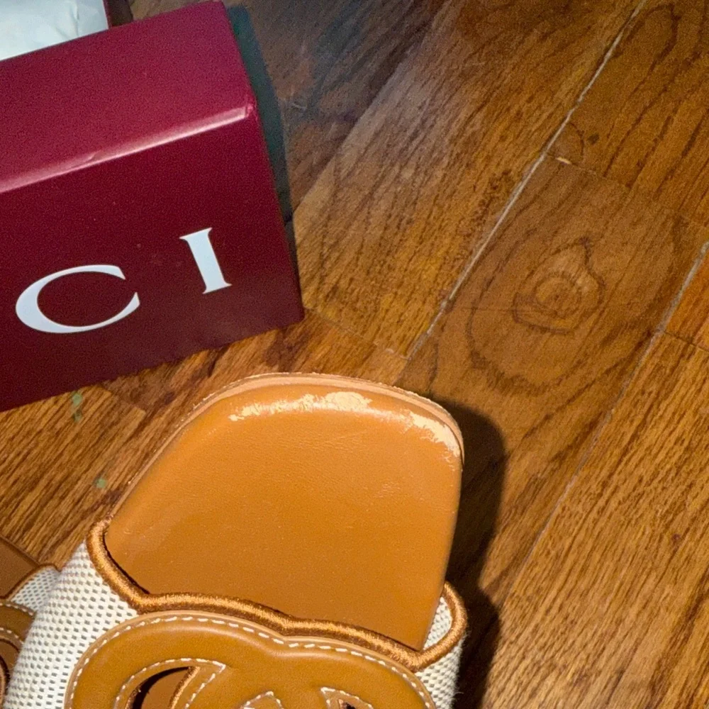 Gucci Brown and Cream Slide Sandals for Women - Picture 5 of 5